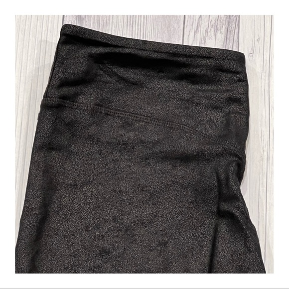 🩶 Crackle Legging || SO Goods for Life || Size Medium (Juniors) 🖤 - Picture 2 of 5